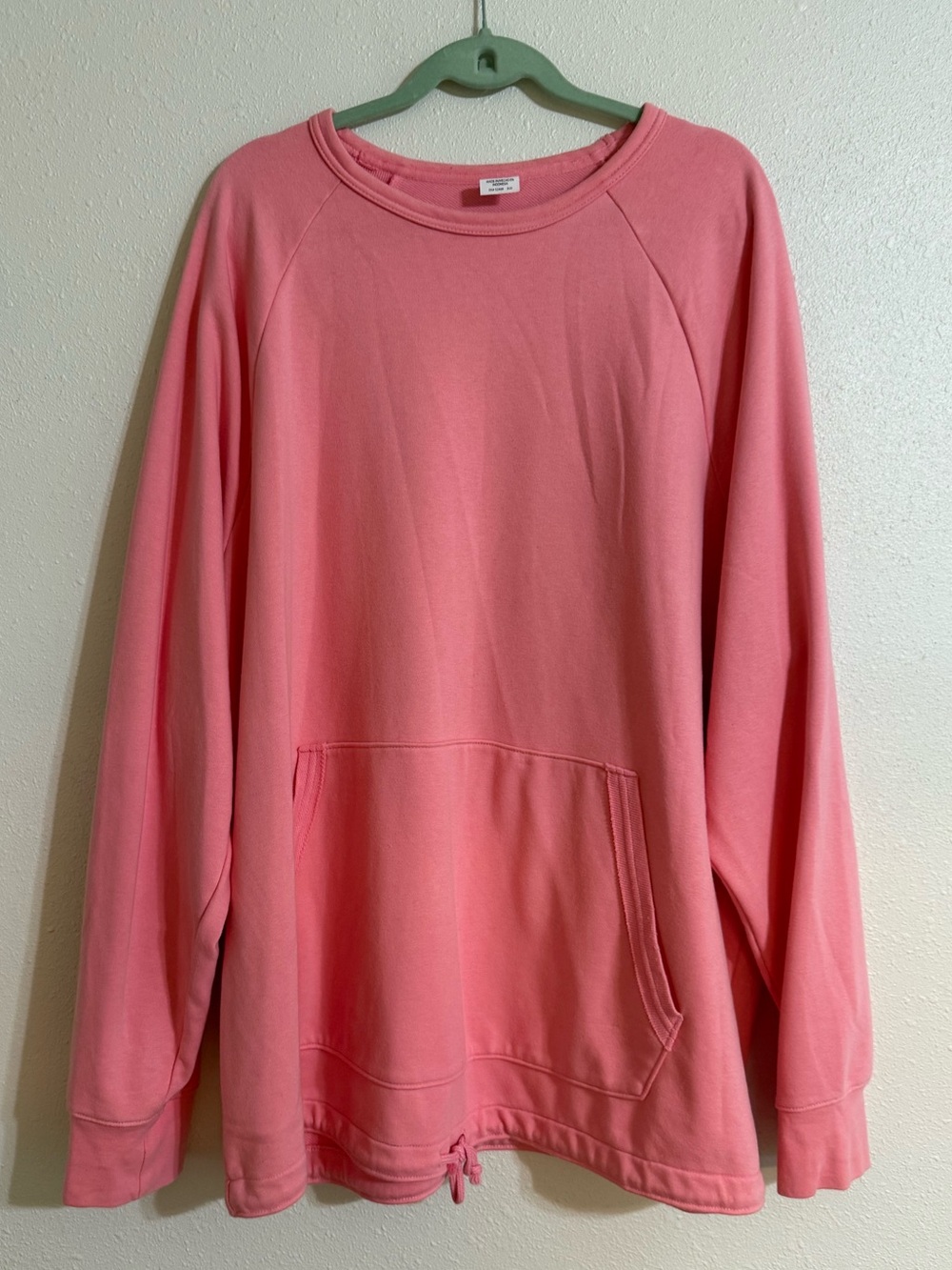Women’s athletic top size 3XL